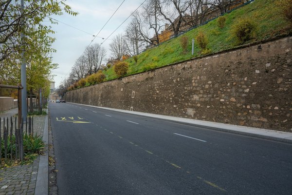 Boucles d'oreilles croix : élégance et spiritualité au quotidien